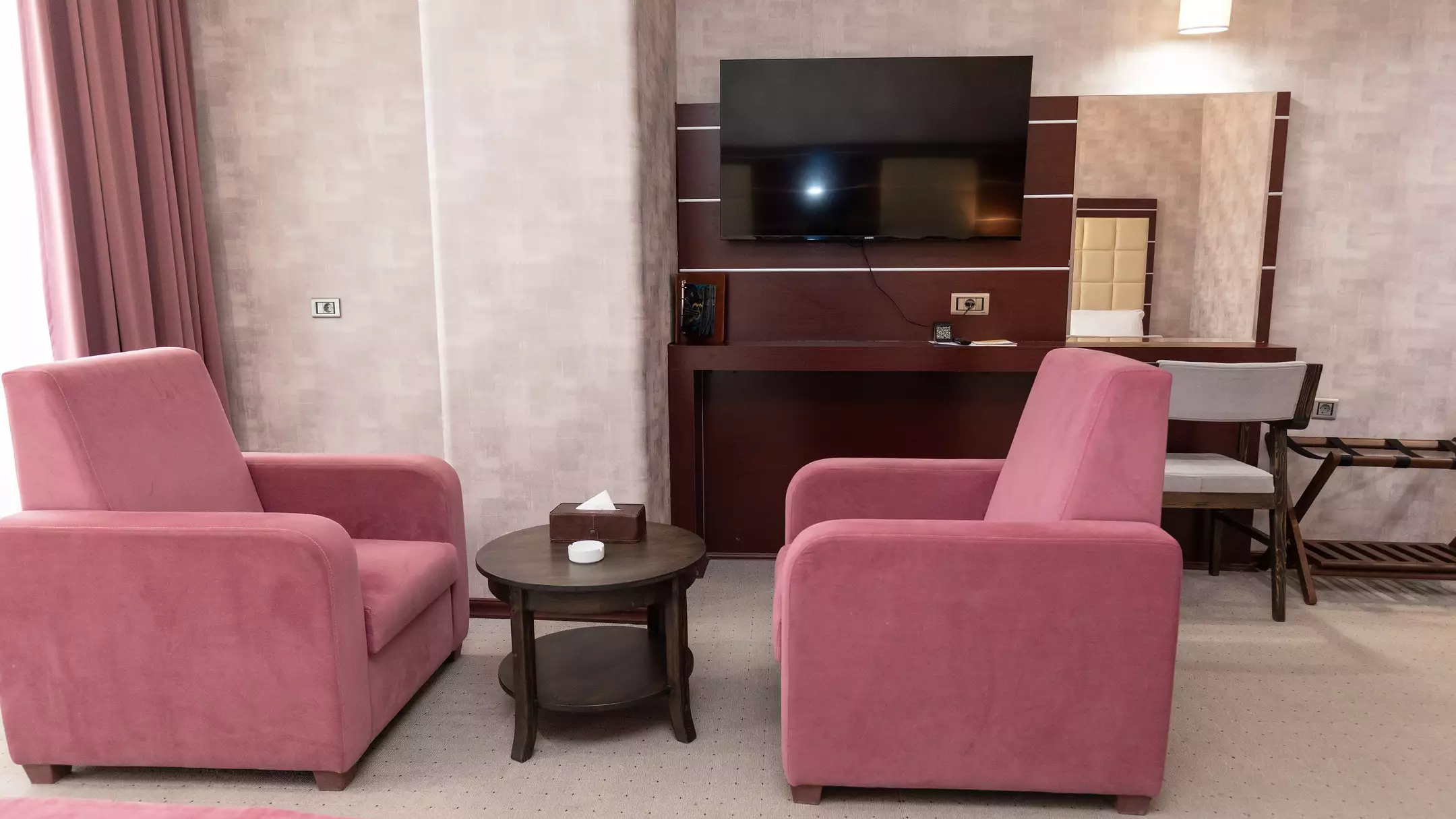 Alibaba https://cdn.alibaba.ir/ostorage/hotel-accommodation-images/674a96af10d0d5745be3d184_هتل دیاکو پلاس - اتاق سه تخته سینگل دلوکس (2).webp